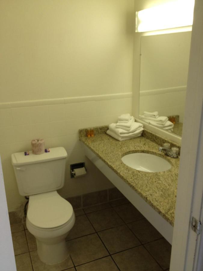 Weber Inn Kitchener Chambre photo