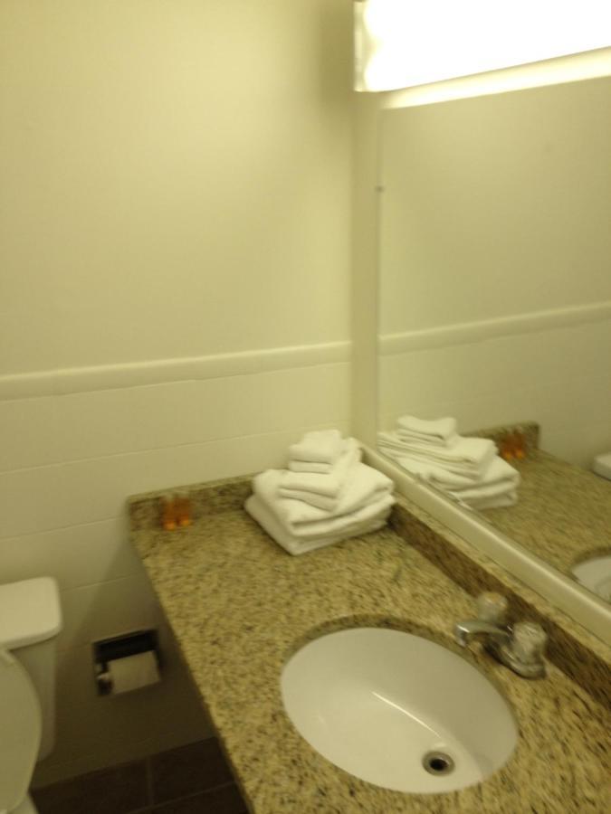 Weber Inn Kitchener Extérieur photo